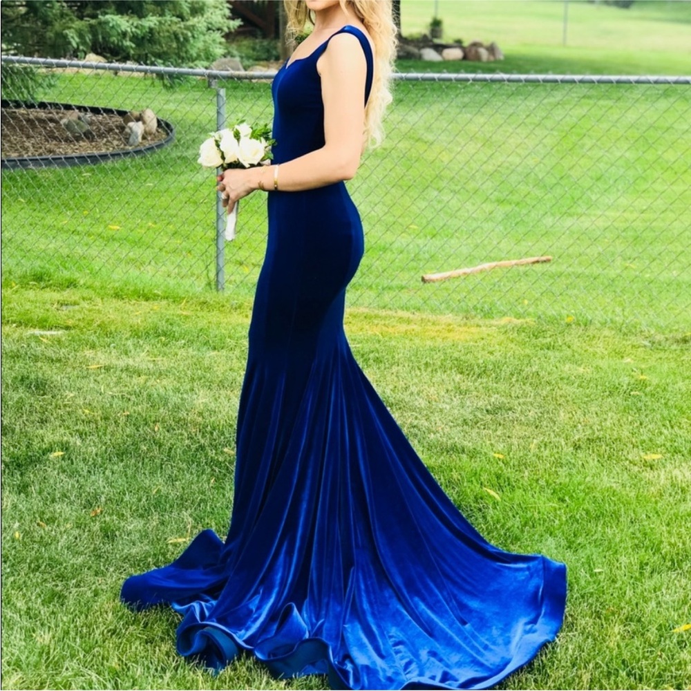 Elegant Blue Evening Gown